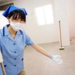 【VR】陰キャな女性清掃員が男性用トイレで股間を凝視。つい勃起してしまいチャックが閉まらず慌てていたら痴女化してヌイてくれた。 ｜13dsvr01289