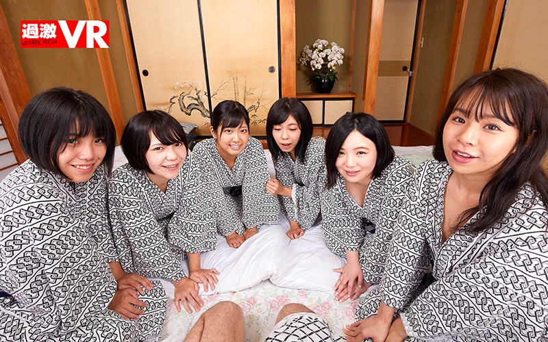 【VR】修学旅行の夜に女子の部屋にデカチンという理由で呼び出され憧れのあの子と公開SEX ｜1nhvr00112