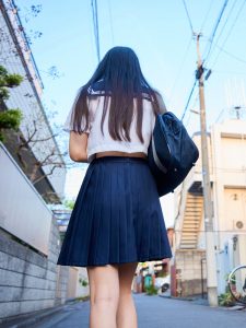 【VR】【追跡レ●プ】下校中の女子生徒の太ももを追いかけるうち戻れなくなって家に押し入り何度も犯しまくった 希咲那奈 ｜ajvr00241