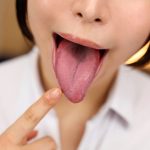 【VR】亀頭にも竿にもレロレロ蛇舌が這い回りハメてる間も乳首舐め耳舐めベロキスで全身リップされ続ける舐めじゃくりデトックスメンズエステ 佐藤ののか |ajvr00251