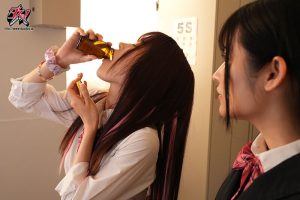 純粋な優等生は不良ギャルとのエビ反りキメセクでレズ堕ちしました。 胡桃さくら 新井リマ ｜dass00452