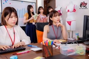 【VR】初8K フリースタイル 没入感特化型VR 下着メーカーに勤務したら、男はボク一人。業務で下着姿の女性社員を触りまくれるけど、性欲オバケの女上司からはセクハラ三昧で精子を搾り取られてます！ 美谷朱音 ｜dsvr00050