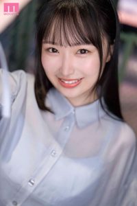 【VR】太陽のように眩しい笑顔 白くて柔らかい肌 元気いっぱいに揺れるHcupおっぱい とっても敏感で潮吹き体質 MOODYZ専属堀田真央とイチャイチャ濃密SEX、してみませんか？ ｜mdvr00328