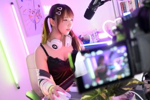 【VR】【8K VR】推しの配信者に課金してたらまさかのDMが！欲しがり配信者りあちゃんとのオフパコパパ活一部始終 ｜urvrsp00291