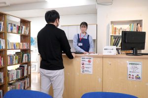 【VR】【8K VR】【地味眼鏡】の図書館司書は脱いだらめちゃシコドスケベセフレ 沙月ふみの ｜urvrsp00448