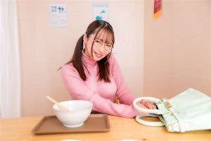 【VR】【8K・超高画質VR】コミケ参加のため『メガネ喪女』と予約したホテルが突然相部屋に…童貞の僕に隠れ巨乳の彼女に朝まで襲われ絶倫性交【星乃さん】 ｜vrprd00027